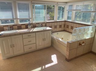 273 Beaumont Dr, Vista, CA 92084