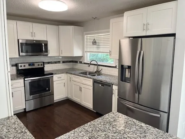 9115 E 84th St, Raytown, MO 64138