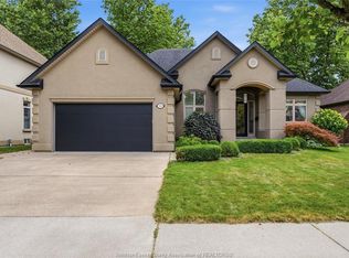 580 Superior St, Lasalle, ON N9J3Z6