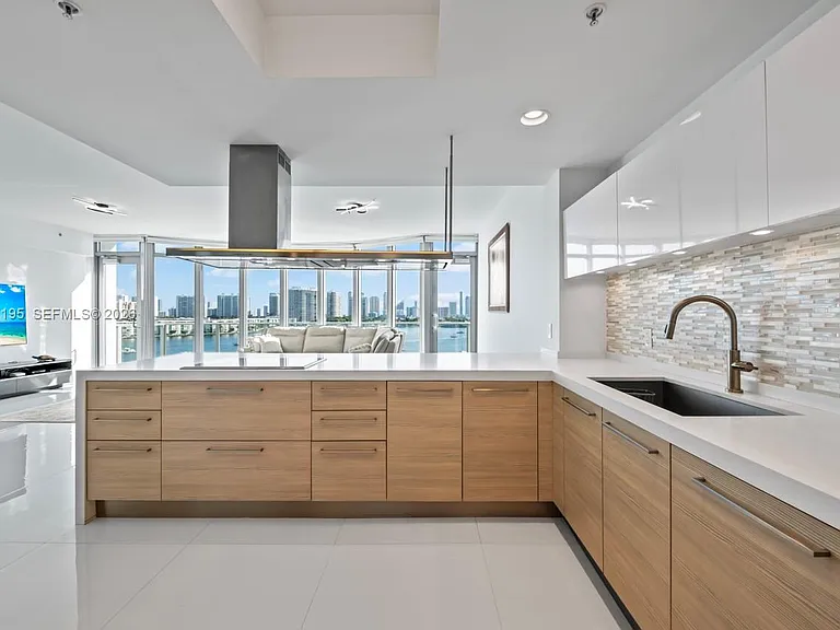 17301 Biscayne Blvd #811 — Photo 8