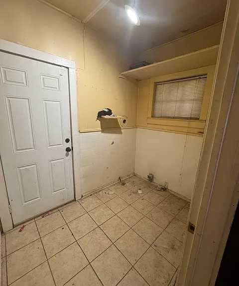 431 E Caldwell St — Photo 4