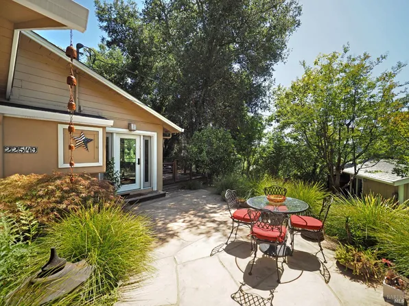 22549 River Road, Geyserville, CA 95441