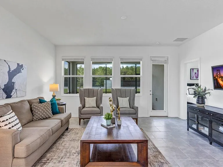 697 Peroni Ave — Photo 7