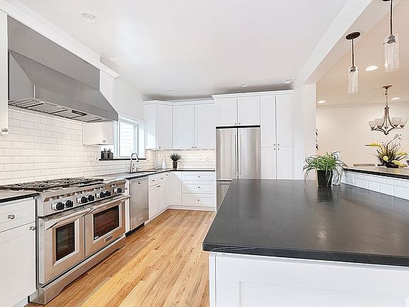 4th image of 411 N Marion St