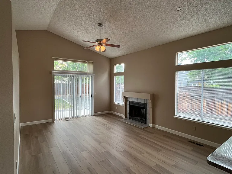 5536 Santa Rosa Ct — Photo 2