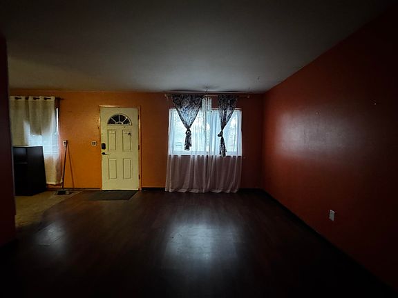 4th image of 19606 Opal St