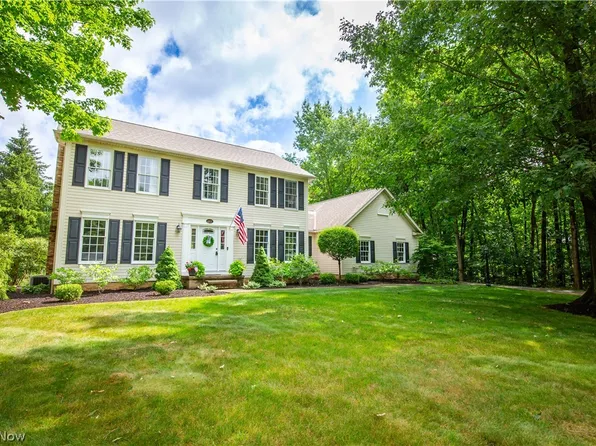 355 E Pioneer Trl, Aurora, OH 44202