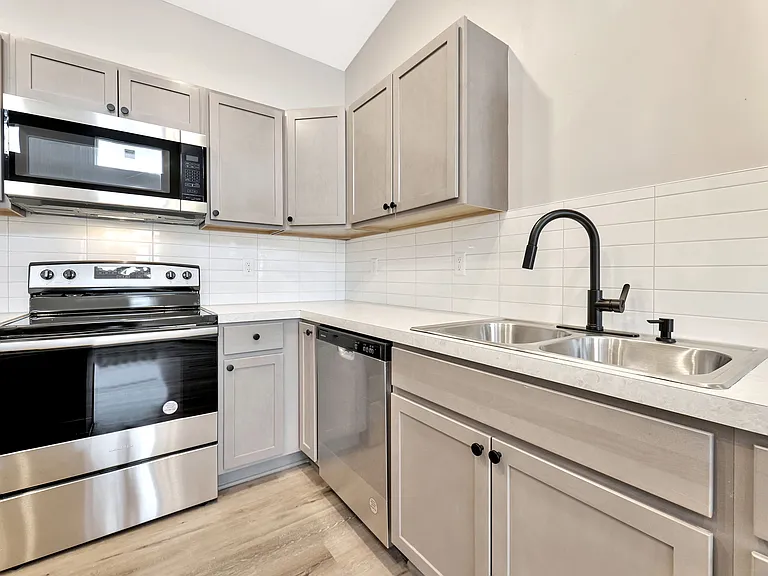 1023 S Edwards St #200 — Photo 16