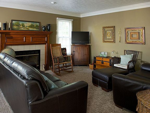5th image of 9240 Briar Dr