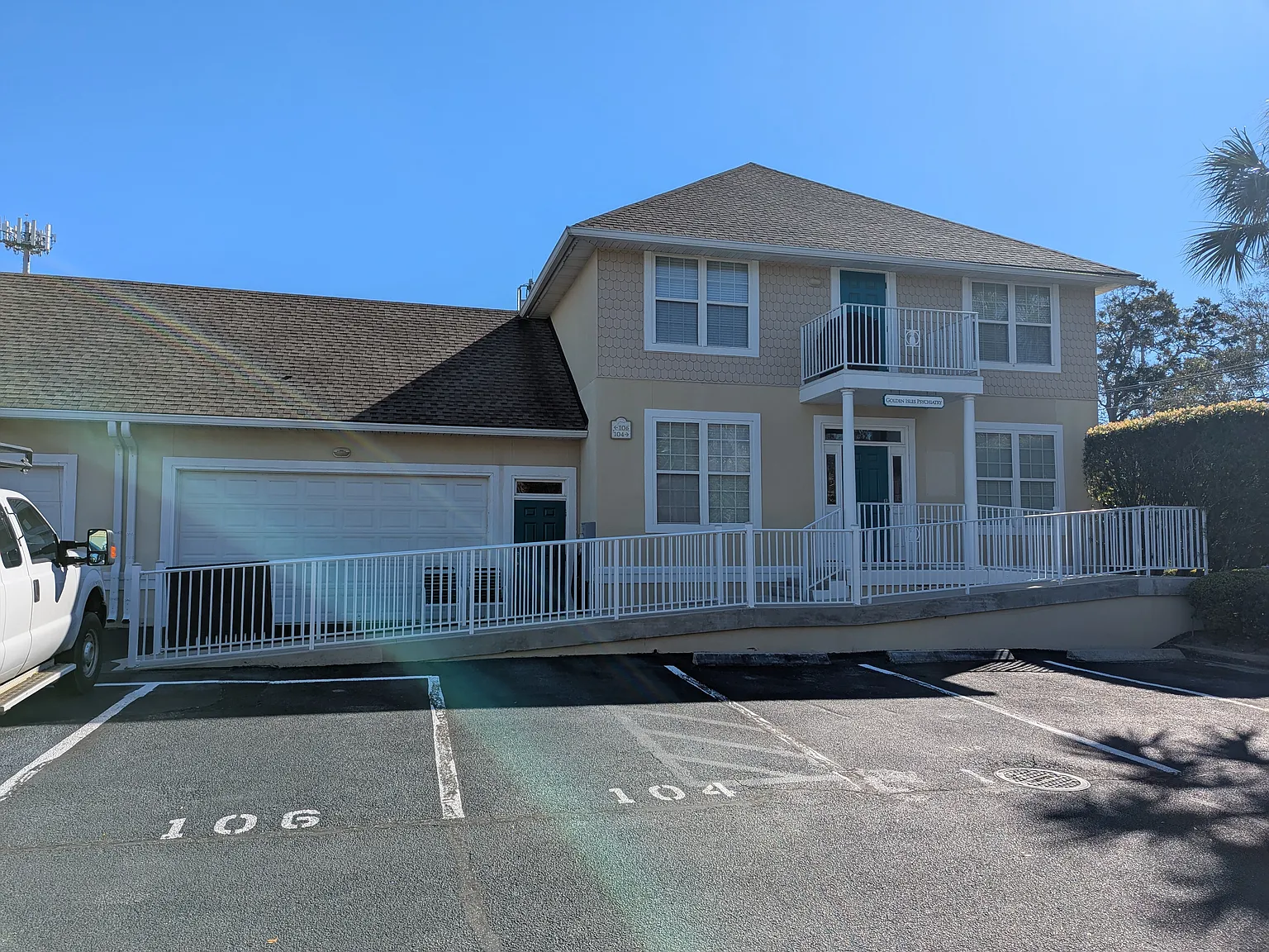 2 bed, 1.5 bath, 1300 sqft, $2,300 — Photo 1