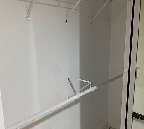 5th image of 885 Las Lomas Dr #1