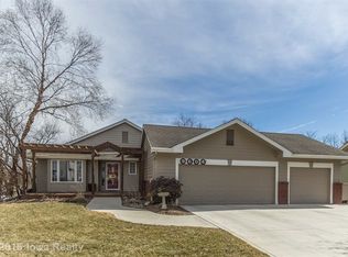 9604 Quail Rdg, Urbandale, IA 50322