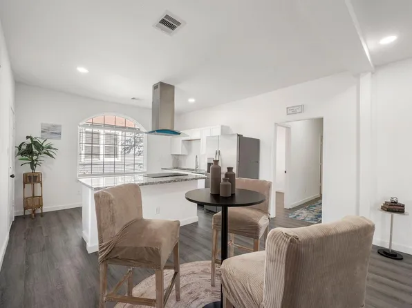 906 E Washington Ave, Navasota, TX 77868