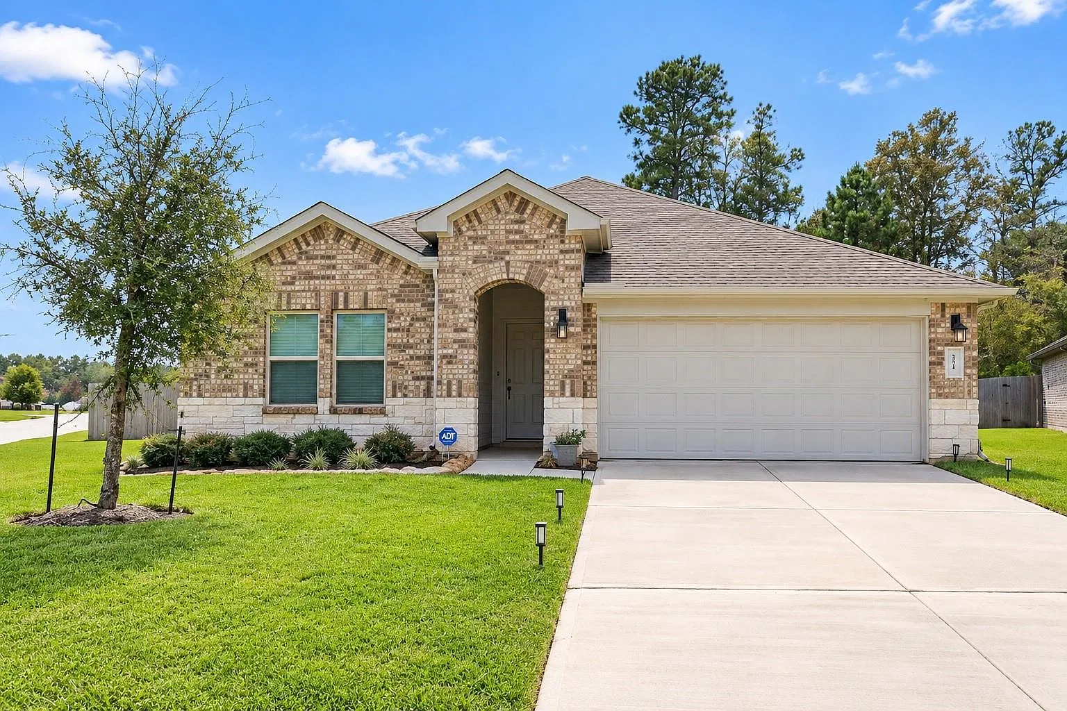 4 bed, 2.0 bath, 1720 sqft, $2,150 — Photo 1