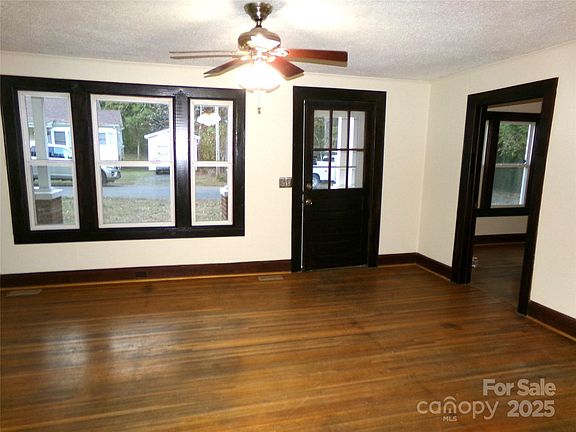 3rd image of 1410 Long St #18-19