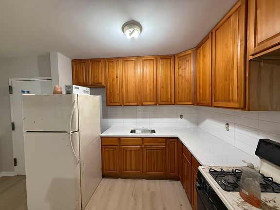 3rd image of 30-37 30th St #2F