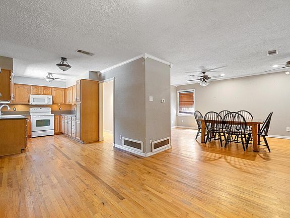 3rd image of 2908 Lynell Dr #A