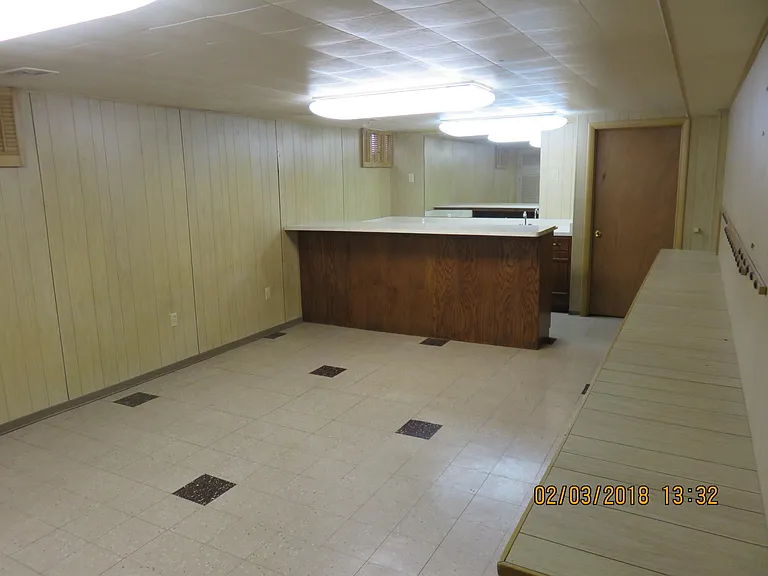 Rec room with bar area