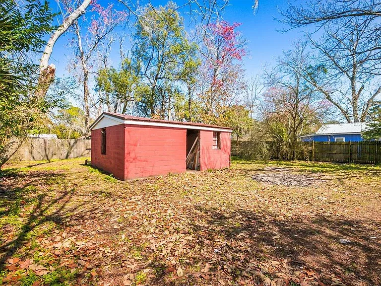 525 New Berlin Rd — Photo 16