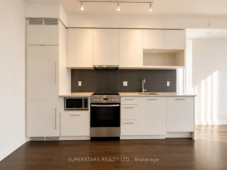 435 Richmond St W #311 — Photo 9