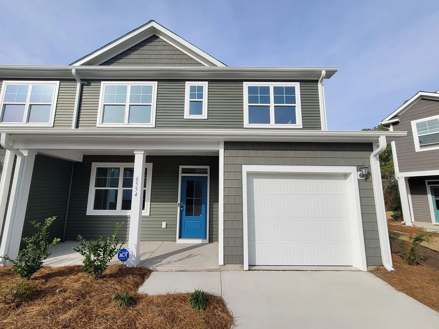 This modern and stylish home offers a convenient and comfortable lifestyle. — Photo 2