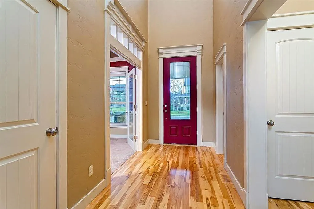 4 bed, 2.5 bath, 2533 sqft, $3,800 — Photo 2
