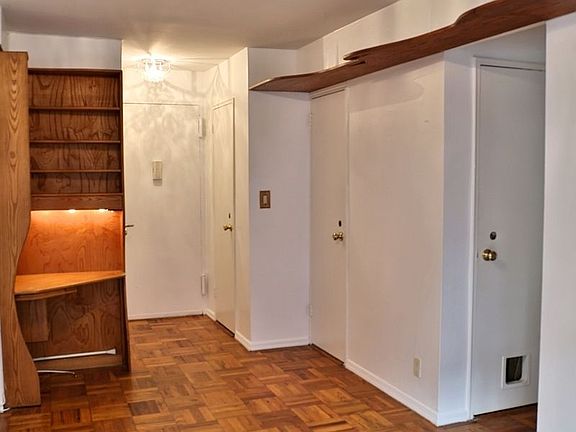 5th image of 55 E 9th St APT 5R