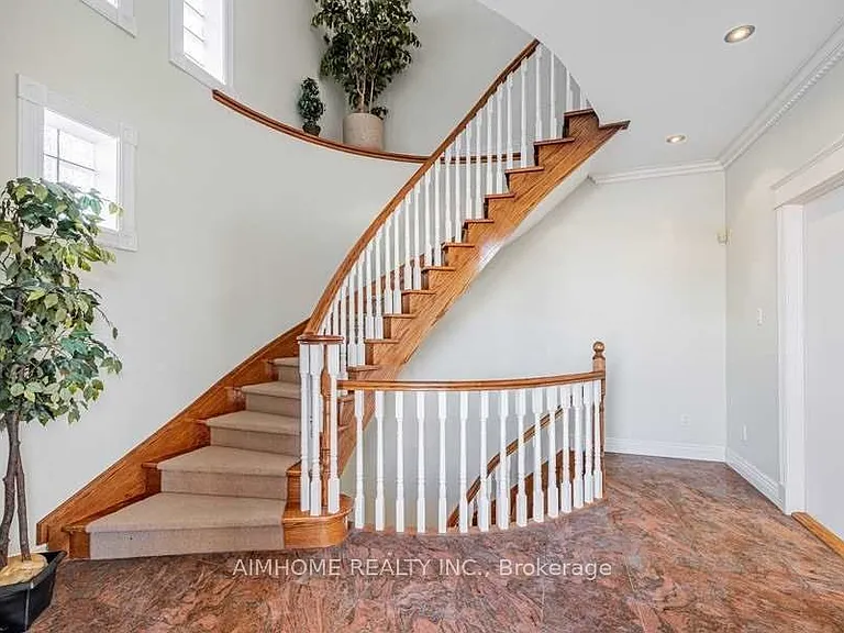 1081 Glencairn Ave — Photo 5