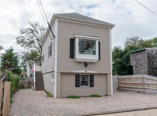 39 Simmons St, Newport, RI 02840