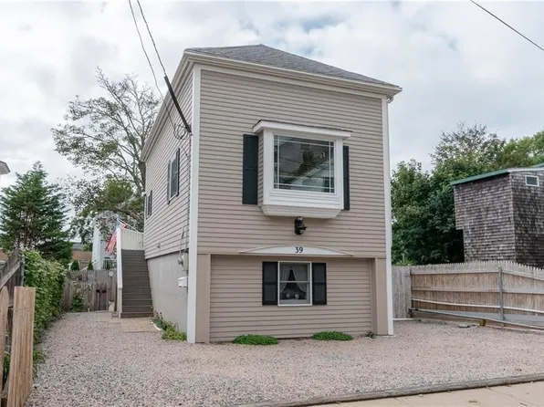 39 Simmons St, Newport, RI 02840