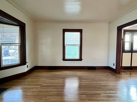3rd image of 817 College Ave SE