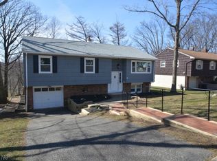 2 Hilltop Dr, Rockaway, NJ 07866
