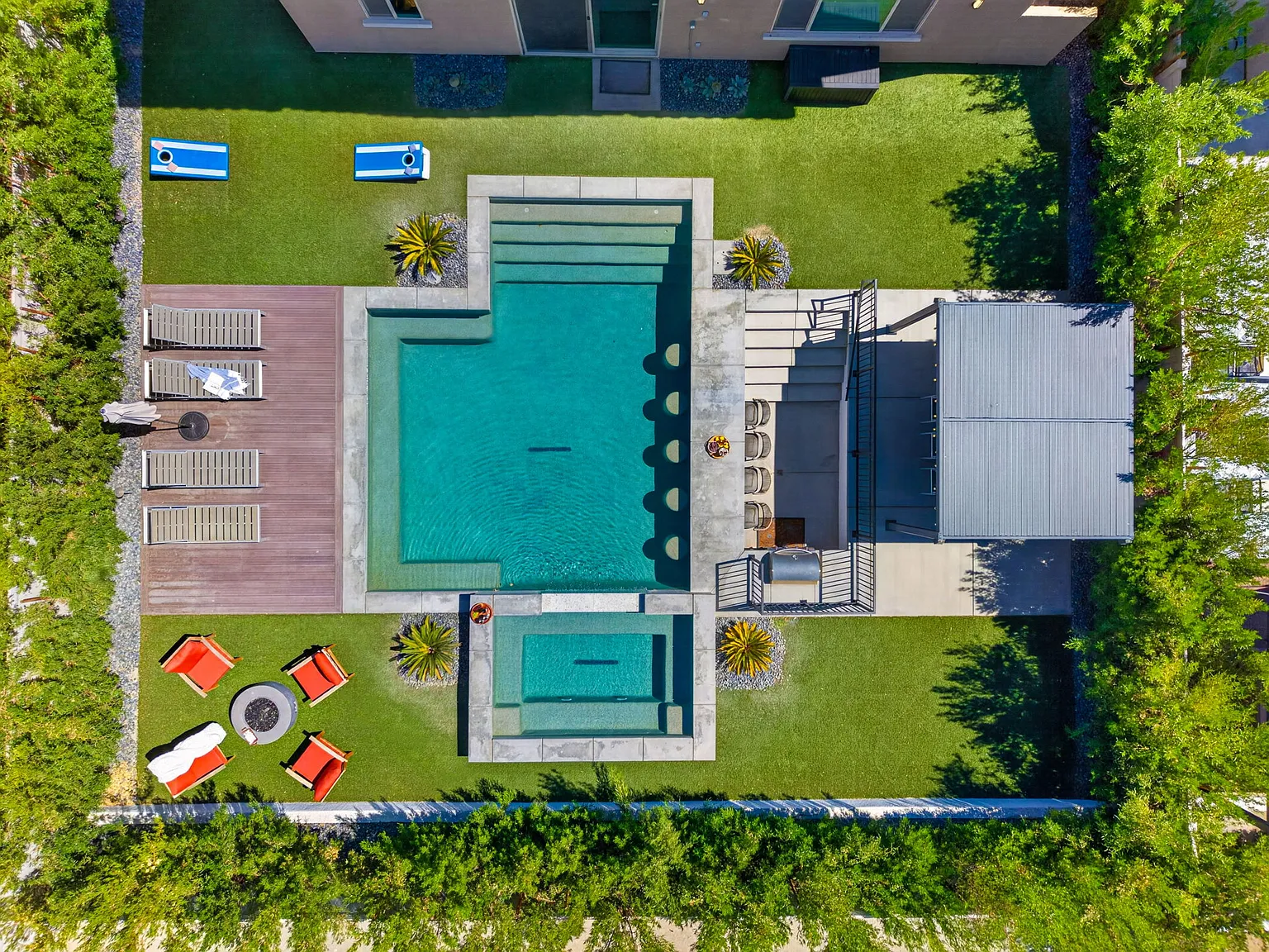 6 bed, 2.5 bath, 2404 sqft, $10,000 — Photo 4