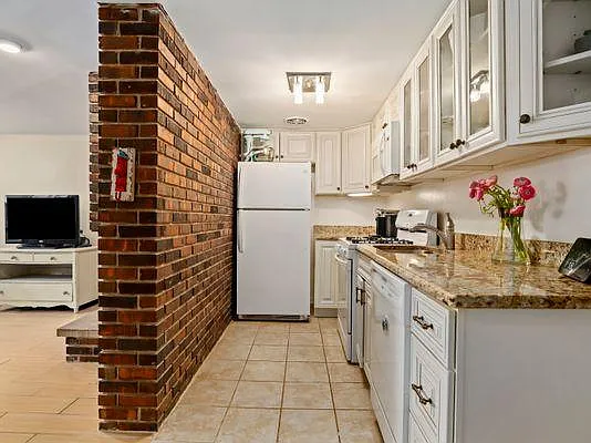 806 W George St #G — Photo 10
