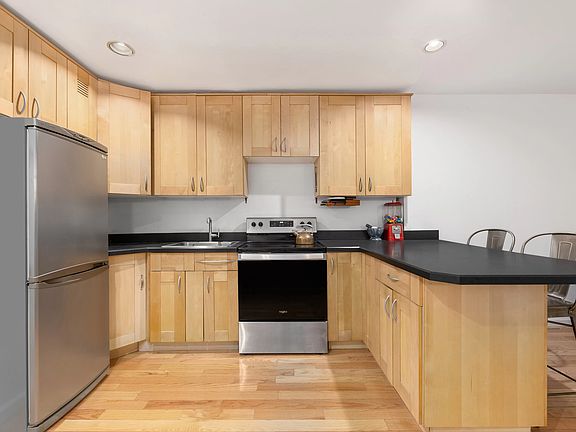 5th image of 311 W 82nd St