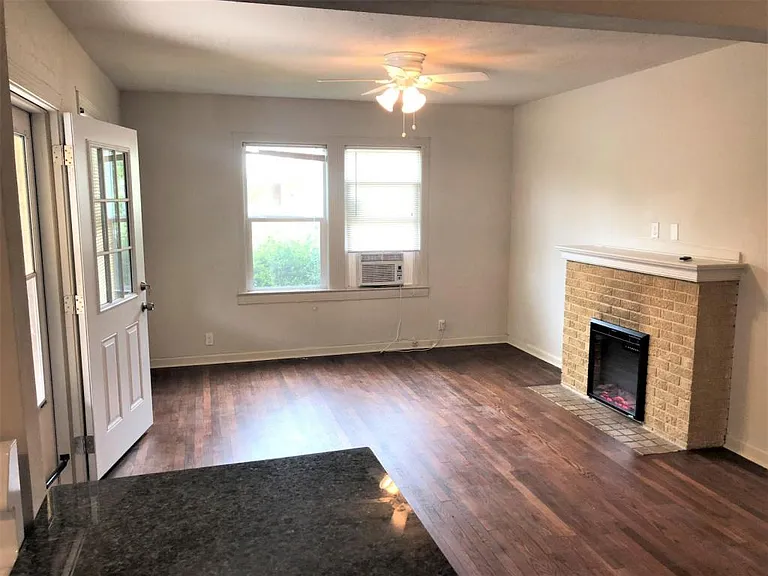 3219 Rogers Ave — Photo 2