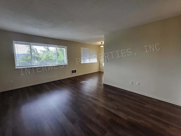 4700 Falls View Ave #8 — Photo 5