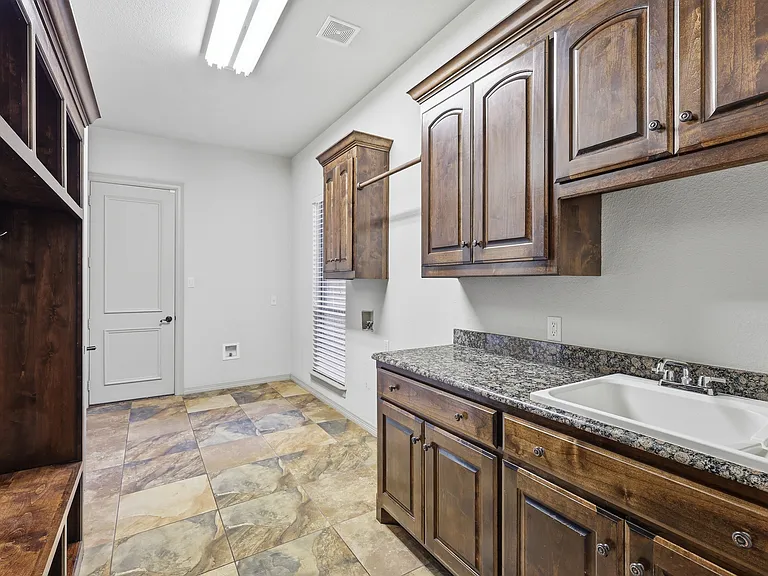 1453 Whitley Rd — Photo 31