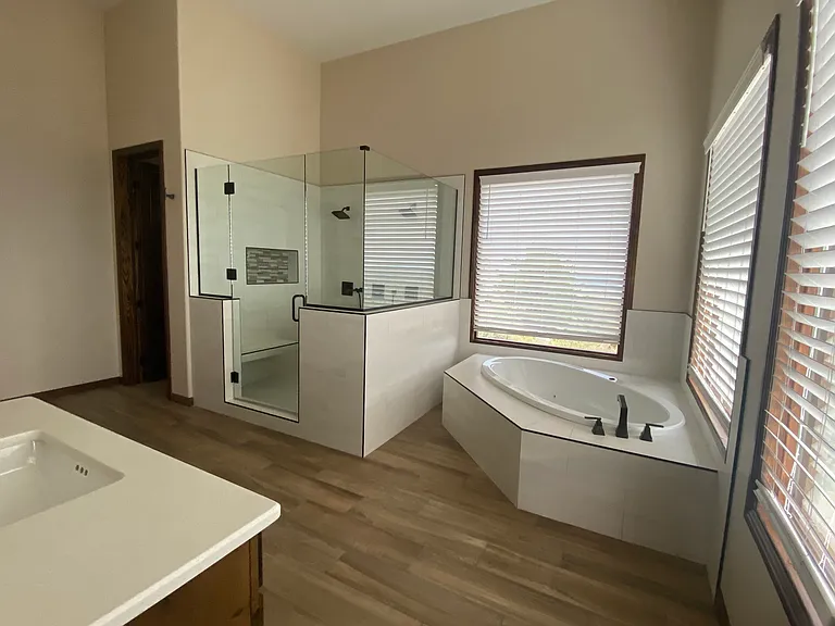 703 W Lee Blvd — Photo 23