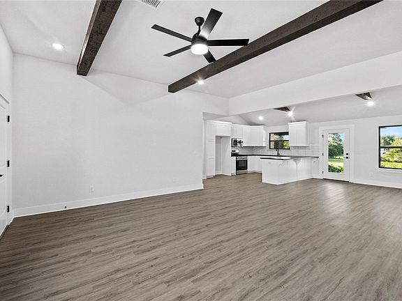 3rd image of 1033 Marquis Ave