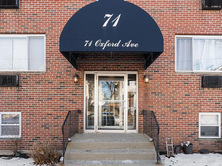 71 Oxford Ave #8 — Photo 11