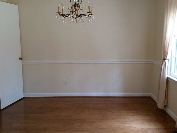 3rd image of 732 Westwood Dr