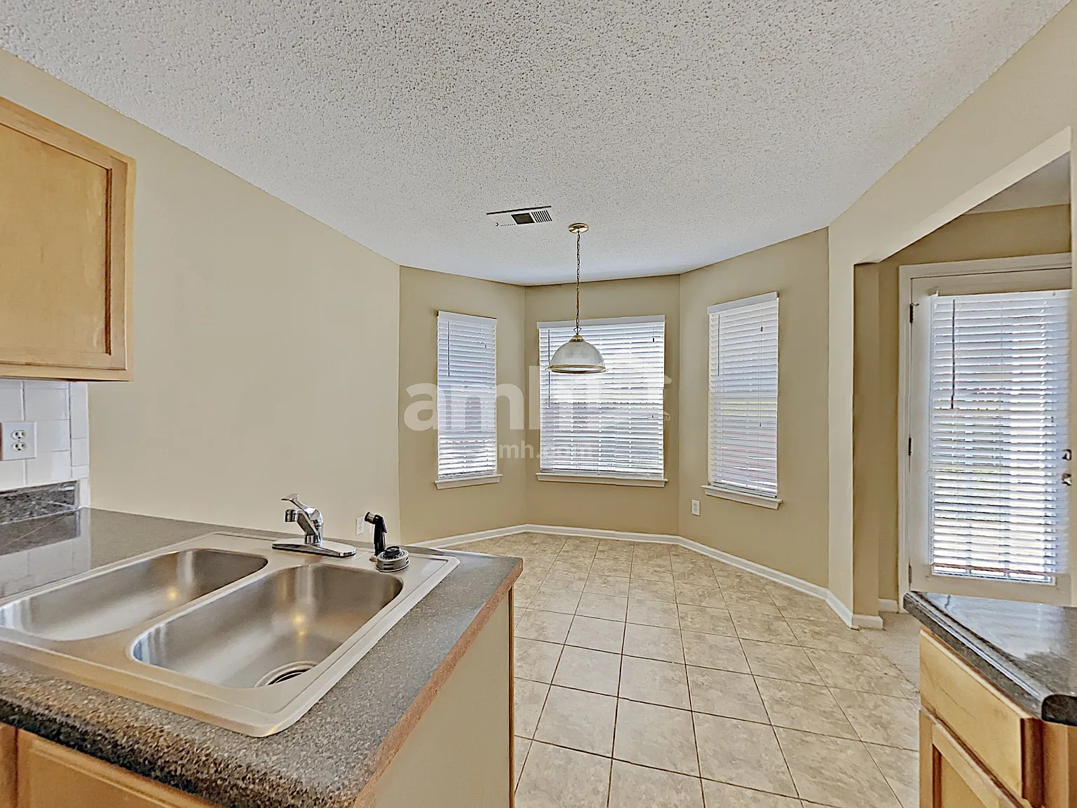 3 bed, 2.0 bath, 1608 sqft, $2,055 — Photo 4