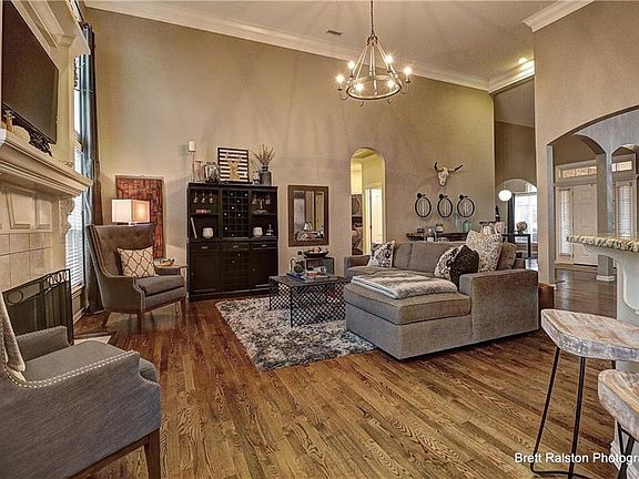 2nd image of 1218 NE Buckingham Blvd