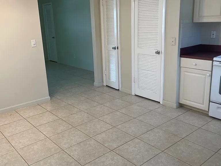 541 SW 34th Ter #537 — Photo 5