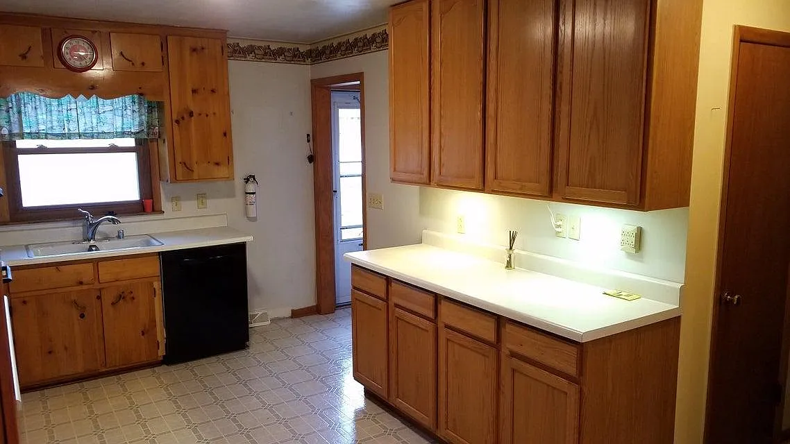 2 bed, 1.5 bath, 1700 sqft, $2,350 — Photo 4
