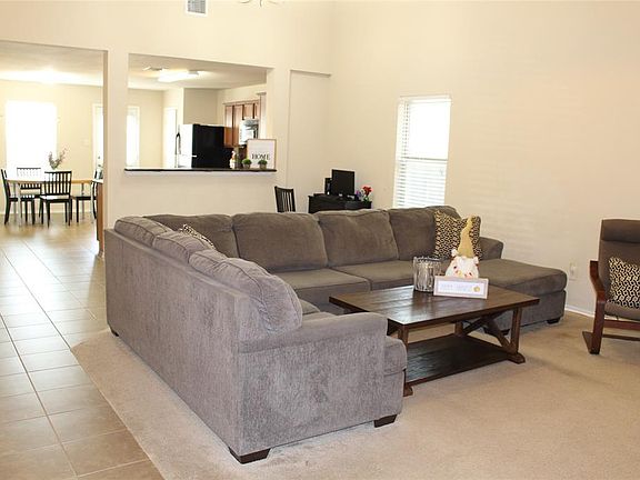3rd image of 2807 Thistlewood Dr
