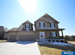 7911 Renatta Dr, Lincoln, NE 68516