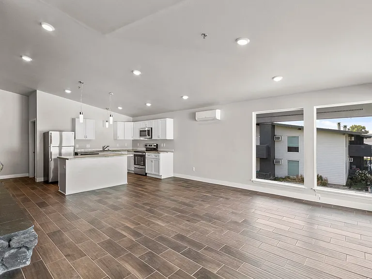 Interior Living Room at Lakeside Apartments in Kennewick, WA