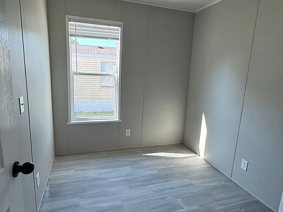 5th image of 361 Sarah St NE